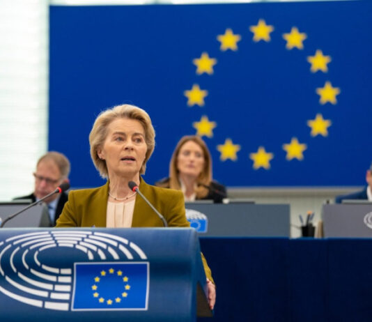 ЕС выделит 90 млрд евро Украине, не затрагивая активы РФ