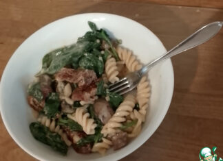Фузилли с грибным соусом и шпинатом