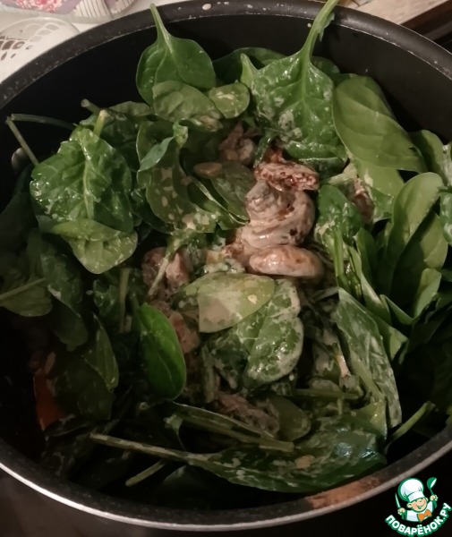 Фузилли с грибным соусом и шпинатом