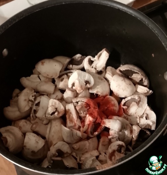 Фузилли с грибным соусом и шпинатом