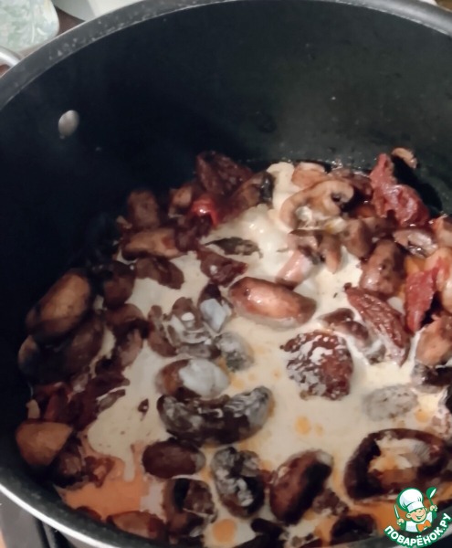 Фузилли с грибным соусом и шпинатом