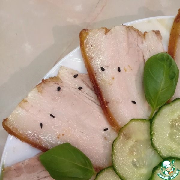 Грудинка, запеченная с томатной пастой