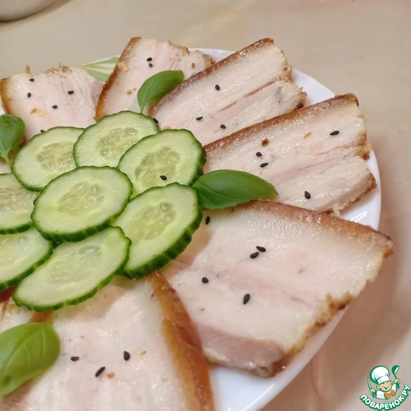 Грудинка, запеченная с томатной пастой