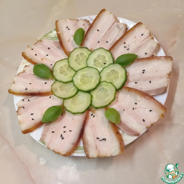 Грудинка, запеченная с томатной пастой