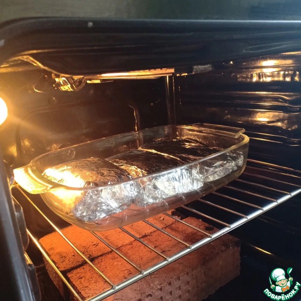 Грудинка, запеченная с томатной пастой