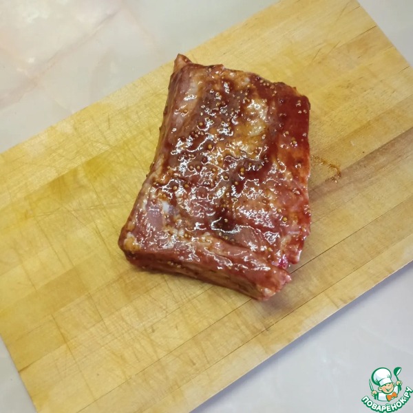 Грудинка, запеченная с томатной пастой