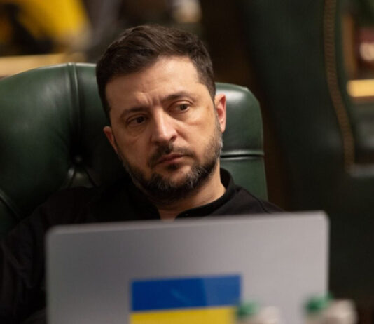 Карась: Зеленский не слабохарактерный парень и может застрелиться