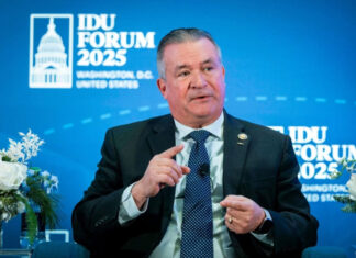 Конгрессмен США: Заставлять Украину отдать свои территории — это шаг Чемберлена