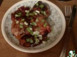 Курица в соусе из слив