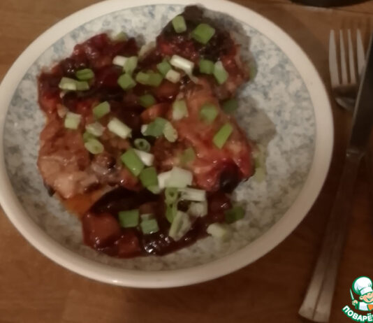 Курица в соусе из слив