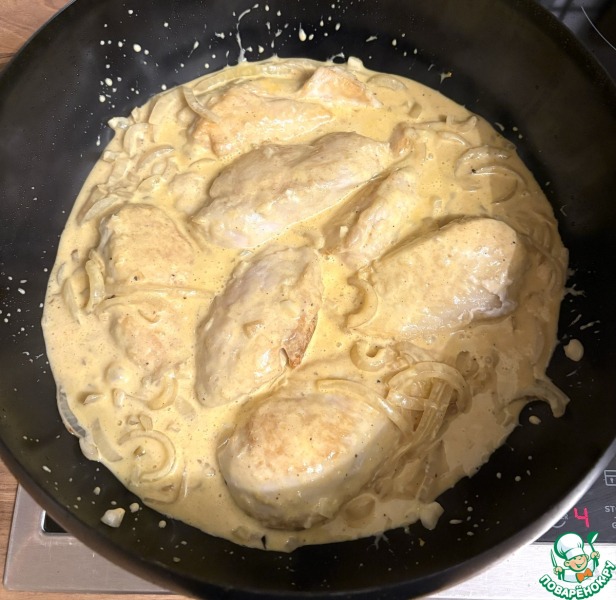 Куриная грудка в луково-сливочном соусе