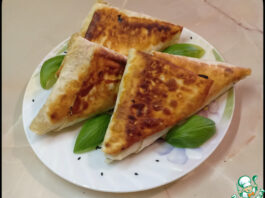 Лавашные пирожки с сыром, грибами, курицей