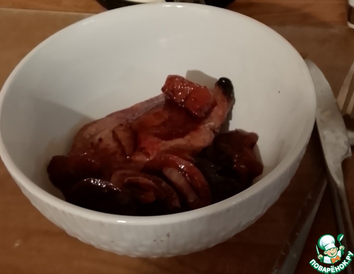 Медовая утка в соусе из груш