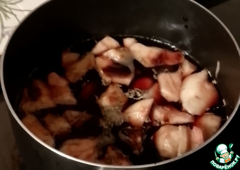 Медовая утка в соусе из груш