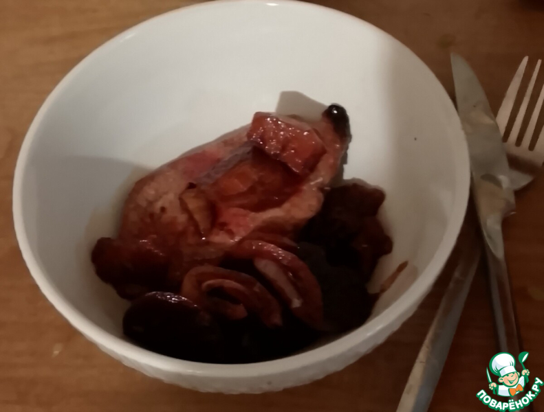 Медовая утка в соусе из груш