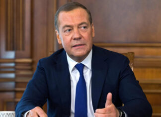 Медведев набросился с оскорблениями и угрозами в адрес Зеленского