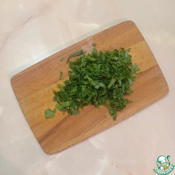 Мясной салат с гранатом, фасолью, огурцами