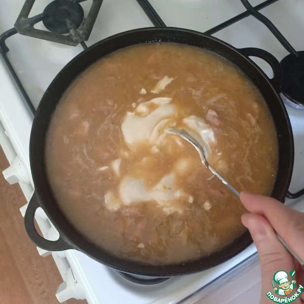 Мясо, тушеное со сметаной