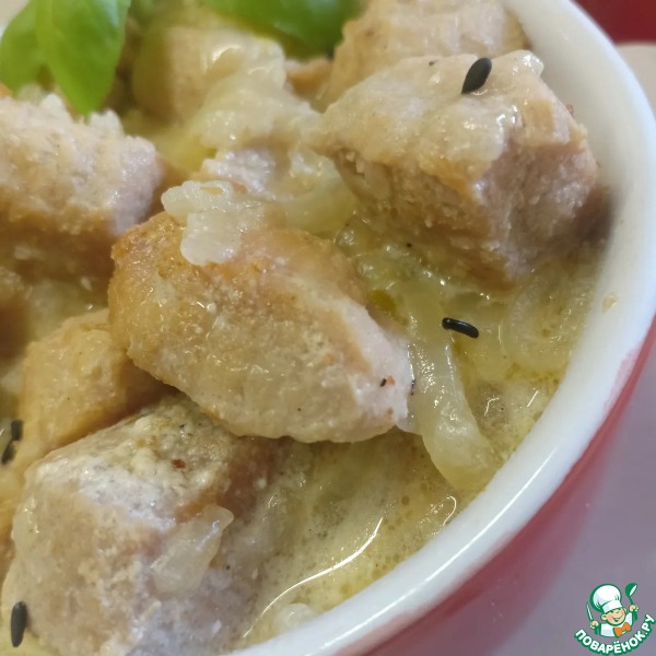 Мясо, тушеное со сметаной