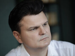 Нардепы о новых зарплатах: Депутат не должен быть бедным и бегать попрошайкой с рваными штанами