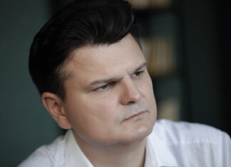 Нардепы о новых зарплатах: Депутат не должен быть бедным и бегать попрошайкой с рваными штанами