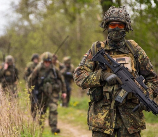 Не хотим становиться пушечным мясом: В Германии студенты массово бастуют против возобновления военной службы