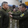Отдал ракеты и самолеты РФ: экс-министр обороны Кузьмук вернулся на службу и наградил терробороновцев | ФОТО