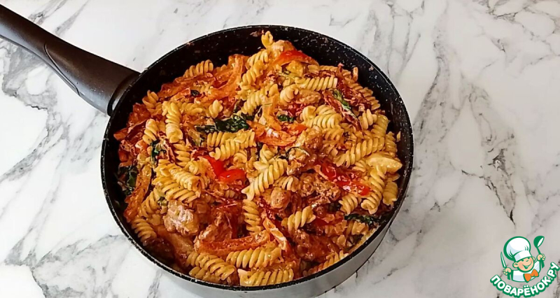 Паста с курицей по-тоскански