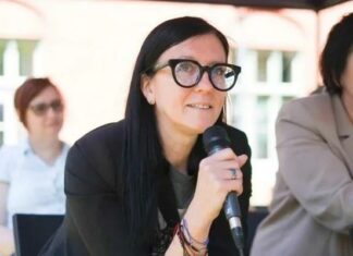 Польскому депутату, которая сказала таксисту-украинцу «возвращаться в свою страну», предъявили обвинения