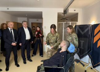 «ПриватБанк» оплатит лечение и протезирование военного, который не смог получить банковскую карту