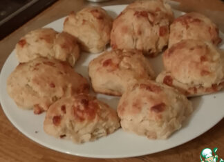 Сконы из яблока, пармезана и розмарина