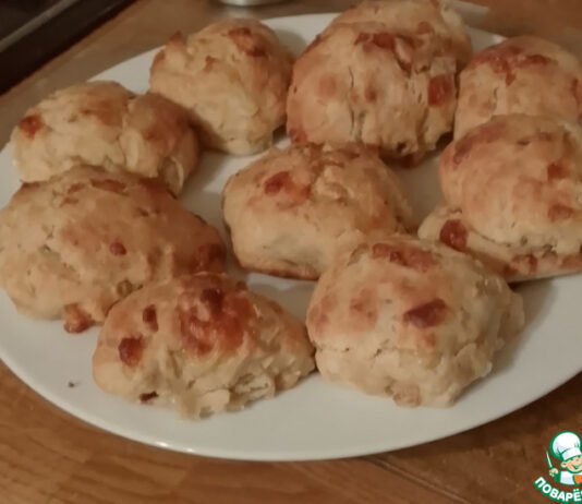 Сконы из яблока, пармезана и розмарина