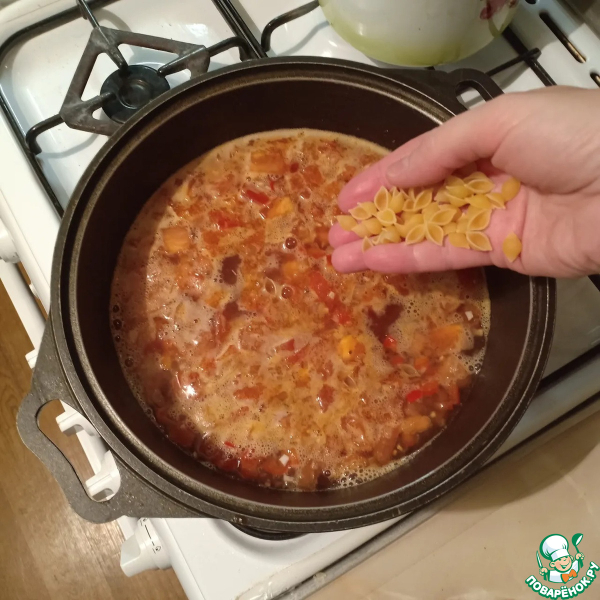 Сливочный суп с курицей и макаронами