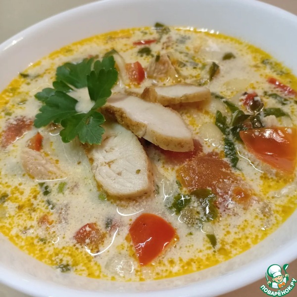 Сливочный суп с курицей и макаронами