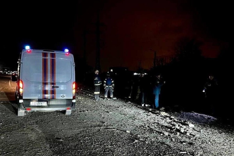СМИ: Авиация РФ сбросила бомбу на Белгород. Часть города без света