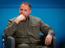 СМИ: Ермак никуда не делся. Он постоянно на телефоне, а по вечерам — у президента дома в Конча-Заспе.