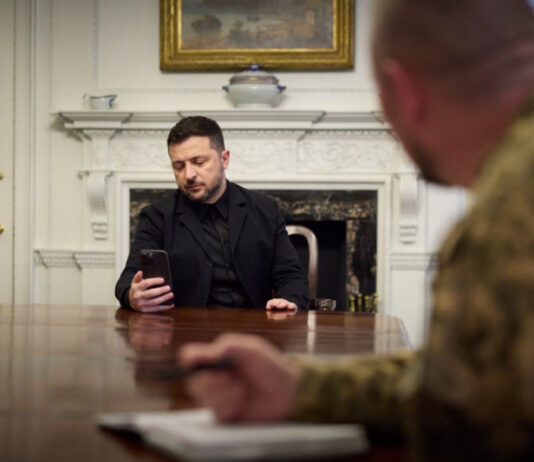 СМИ: Посланники Трампа хотели, чтобы Зеленский согласился сдать Донбасс по телефону