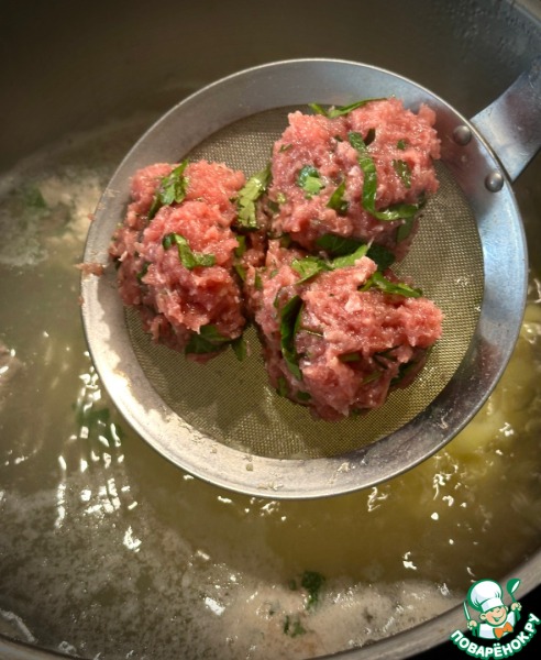 Суп из щавеля с фрикадельками из индюшки