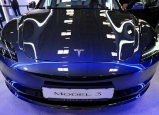 Tesla запускает в Европе бюджетную версию Model 3