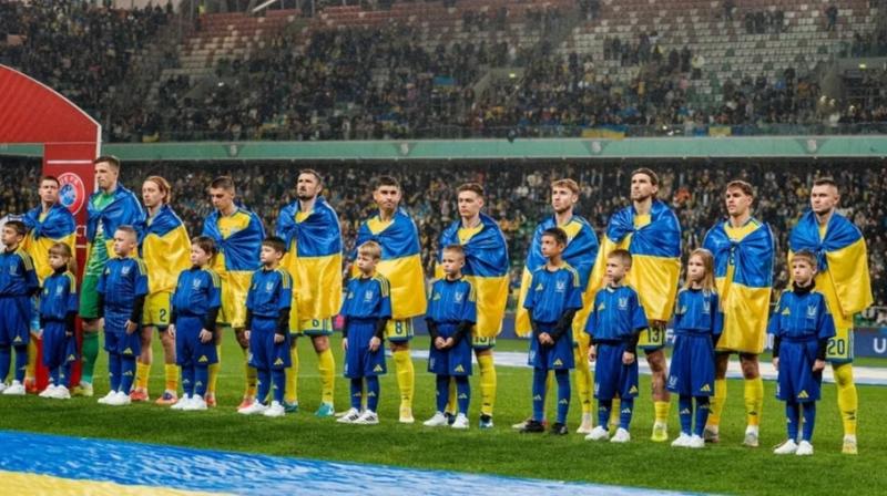 УЕФА наказал Украину за баннер с критикой России