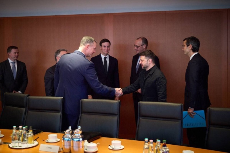 В Берлине началась встреча Зеленского с Уиткоффом и Кушнером