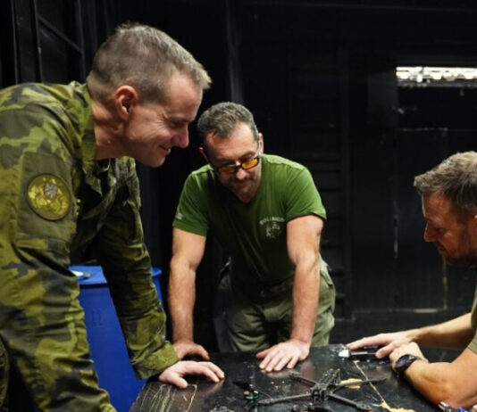 В Чехии возбудили уголовное дело на организацию, которая собирает деньги на дроны для Украины