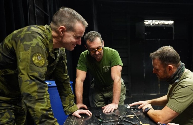 В Чехии возбудили уголовное дело на организацию, которая собирает деньги на дроны для Украины