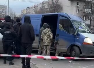 В Днепре мужчина ранил ножом двух сотрудников ТЦК, произошла стрельба | ВИДЕО