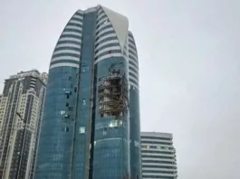 В Грозном дрон попал в небоскреб в 800 метрах от резиденции Кадырова