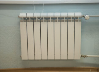 В российском Ангарске из-за аварии на ТЭЦ без тепла остались более 1500 домов. Температура в городе –15°C