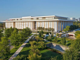 В США еще одно знаковое учреждение будет носить имя Трампа