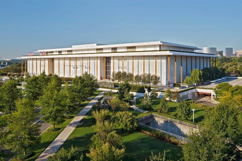 В США еще одно знаковое учреждение будет носить имя Трампа