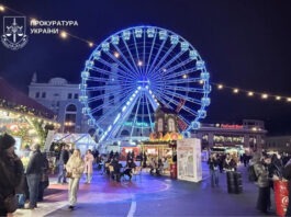 Владельцы демонтируют Колесо обозрения на Подоле, аттракцион закрыли