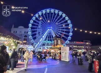 Владельцы демонтируют Колесо обозрения на Подоле, аттракцион закрыли